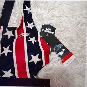 NWT NEW SPEEDO SWIM TOP WOMENS Medium ENDURANCE LITE RED WHITE BLUE USA AMERICA